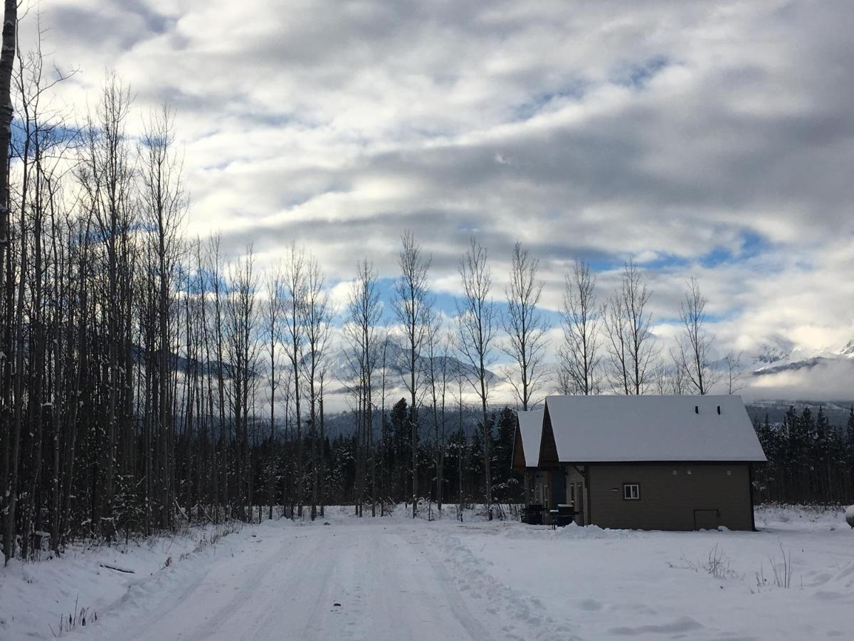 Cougar Mountain Lodge And Resort Cabin Rentals Valemount Exterior photo