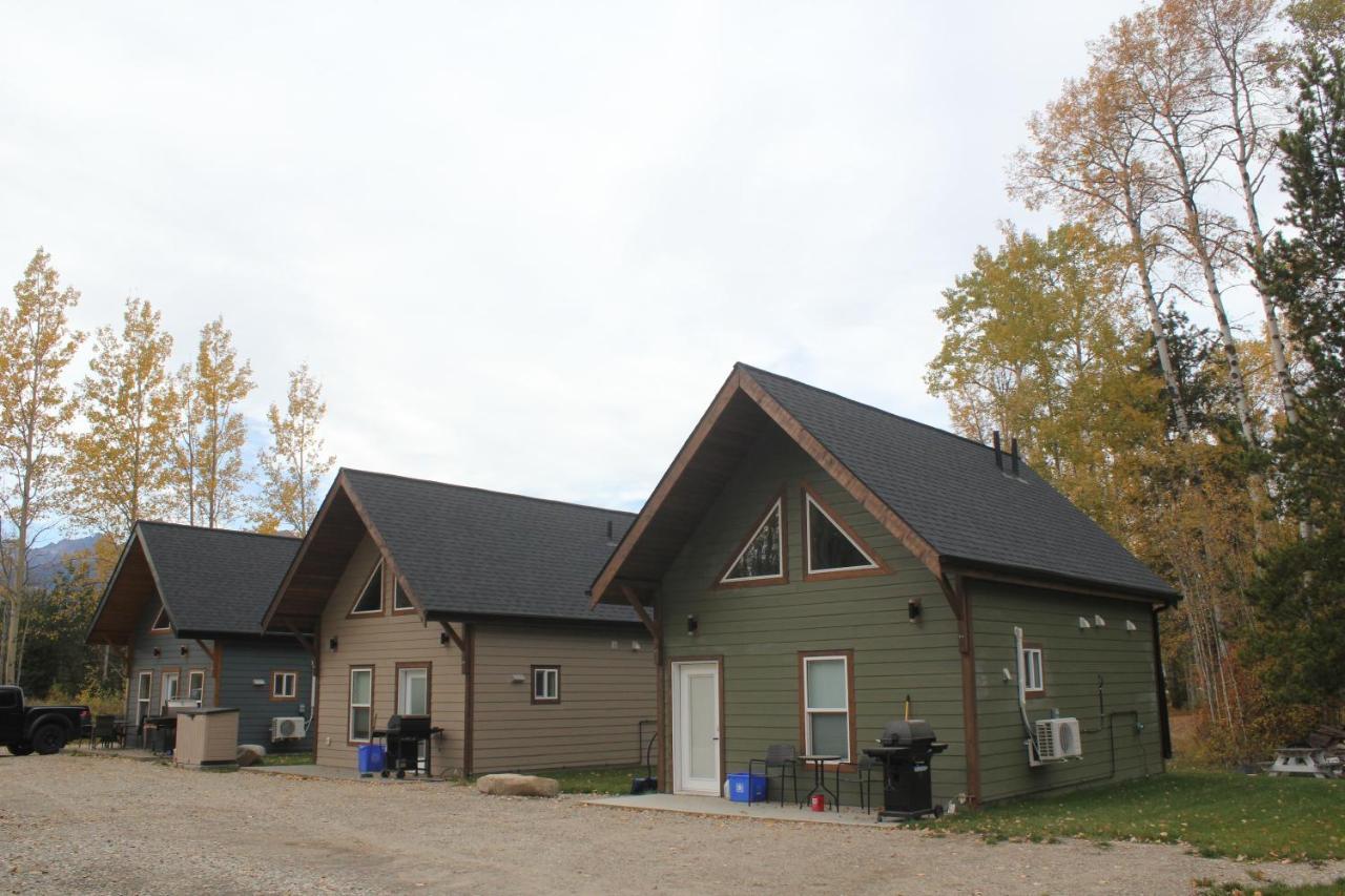 Cougar Mountain Lodge And Resort Cabin Rentals Valemount Exterior photo