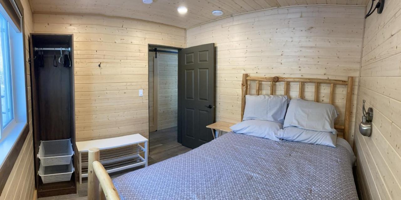 Cougar Mountain Lodge And Resort Cabin Rentals Valemount Exterior photo