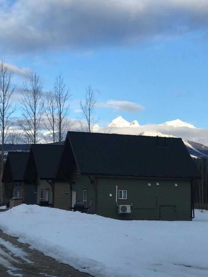 Cougar Mountain Lodge And Resort Cabin Rentals Valemount Exterior photo