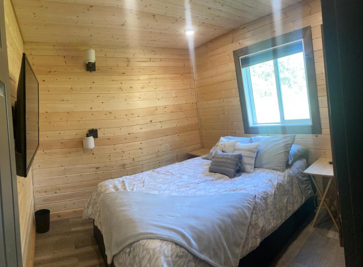 Cougar Mountain Lodge And Resort Cabin Rentals Valemount Exterior photo
