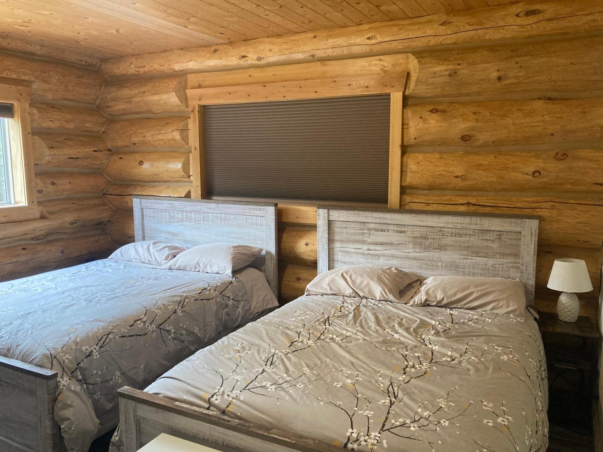 Cougar Mountain Lodge And Resort Cabin Rentals Valemount Exterior photo