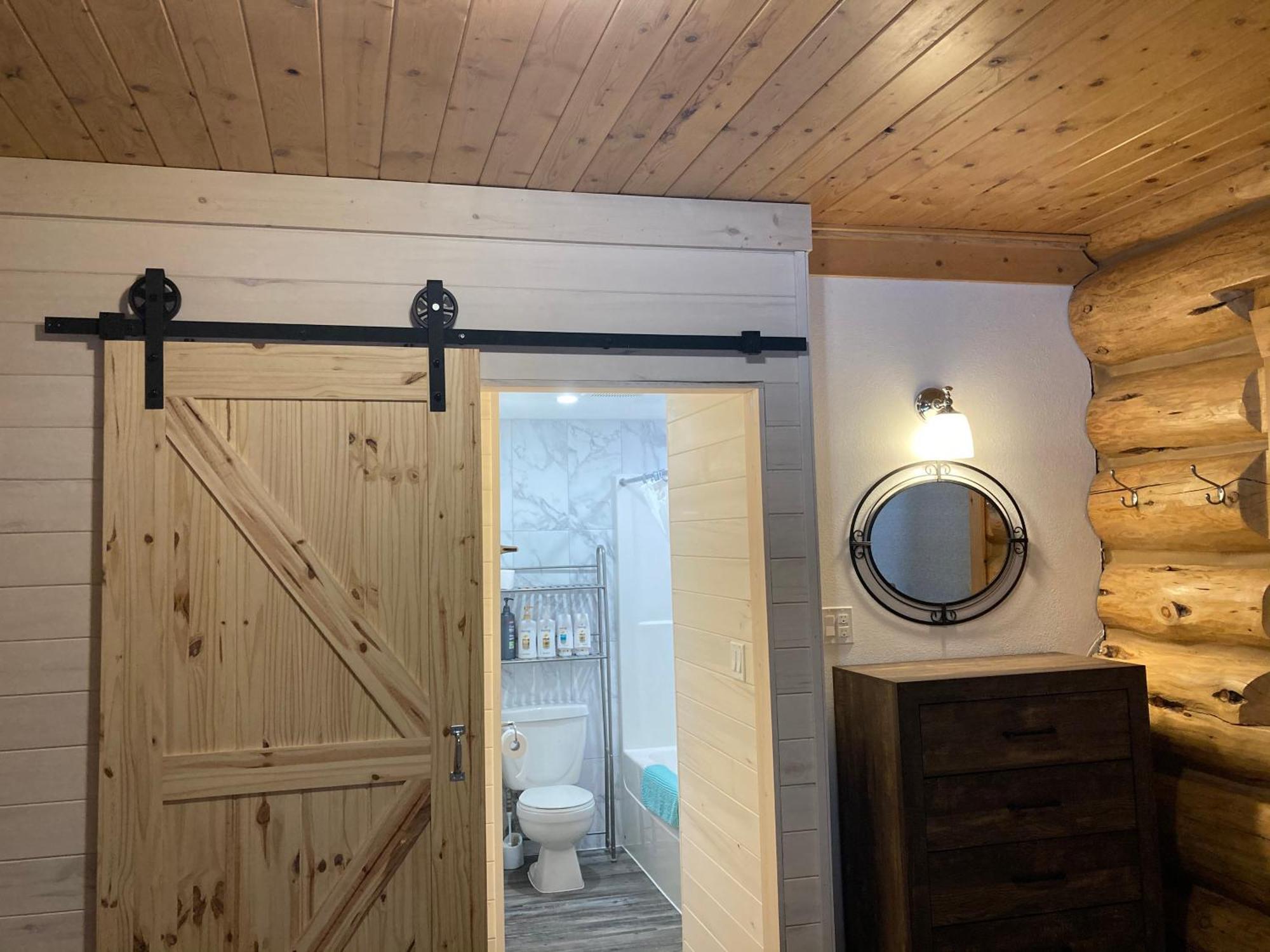 Cougar Mountain Lodge And Resort Cabin Rentals Valemount Exterior photo