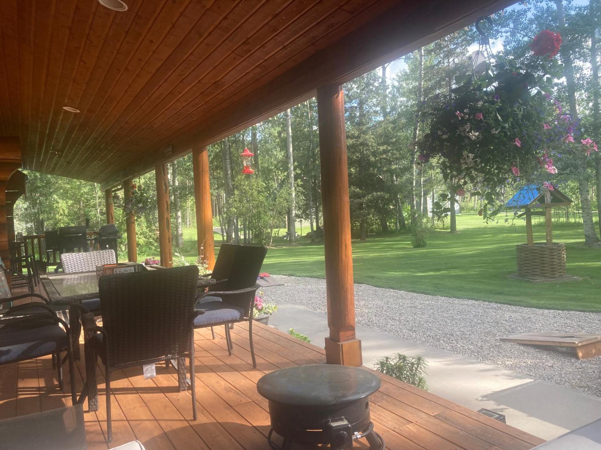 Cougar Mountain Lodge And Resort Cabin Rentals Valemount Exterior photo