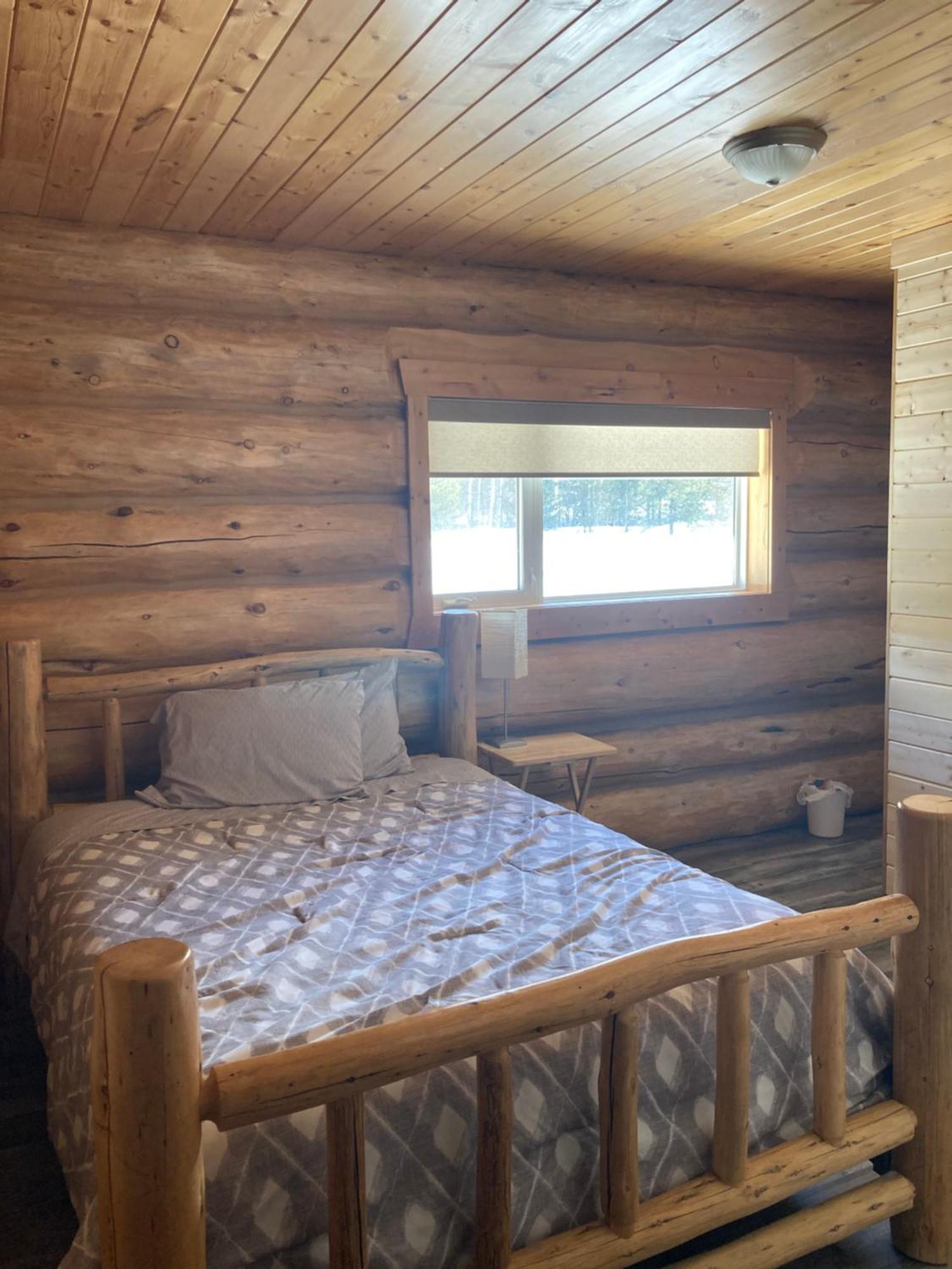 Cougar Mountain Lodge And Resort Cabin Rentals Valemount Exterior photo