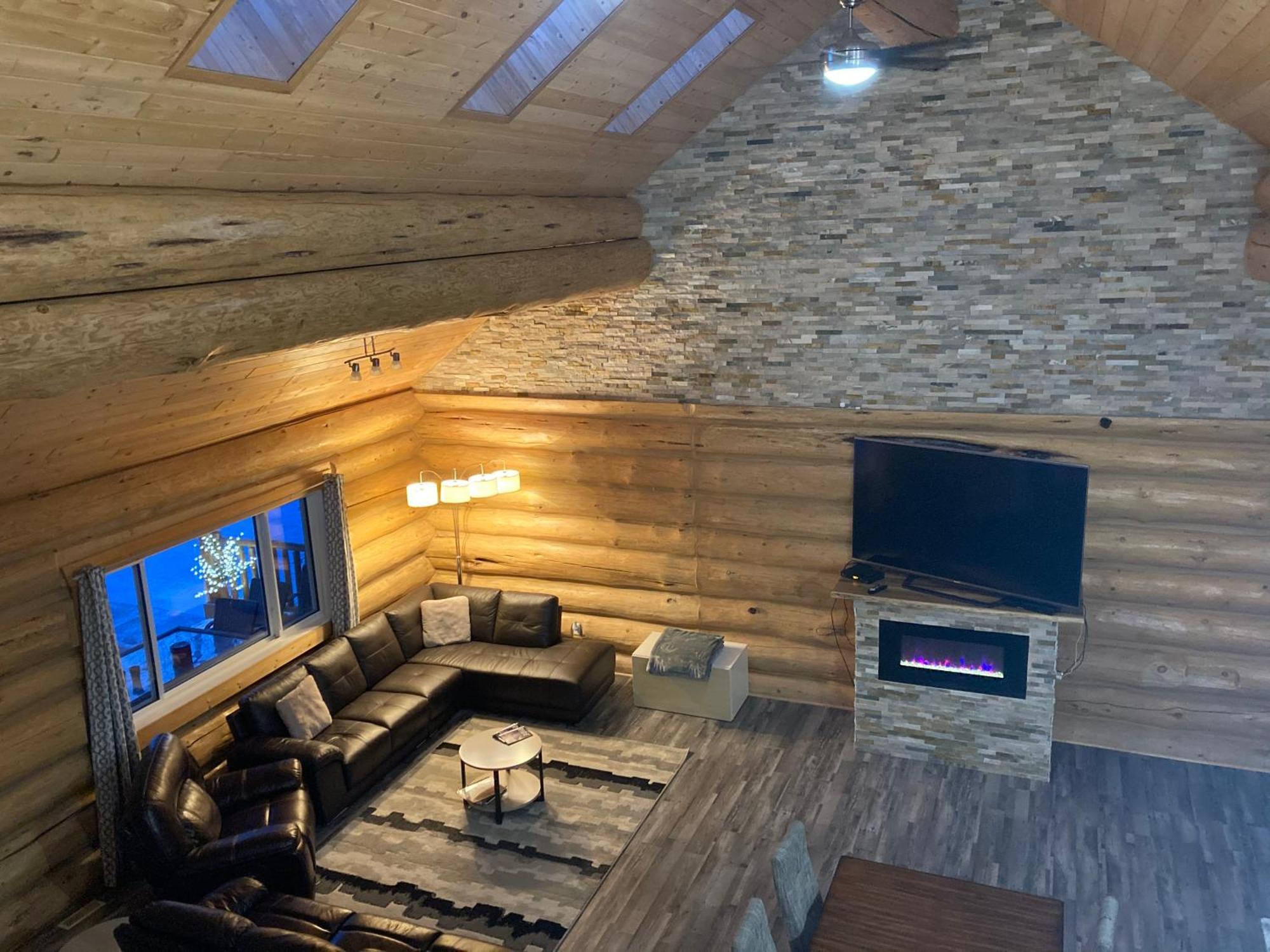 Cougar Mountain Lodge And Resort Cabin Rentals Valemount Exterior photo