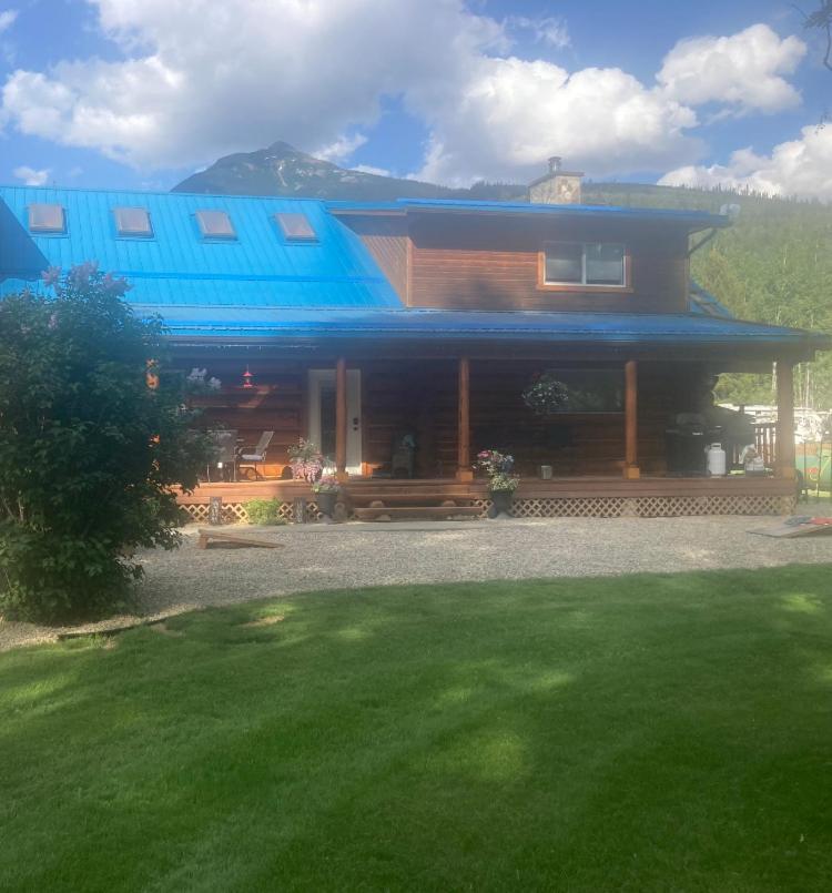 Cougar Mountain Lodge And Resort Cabin Rentals Valemount Exterior photo