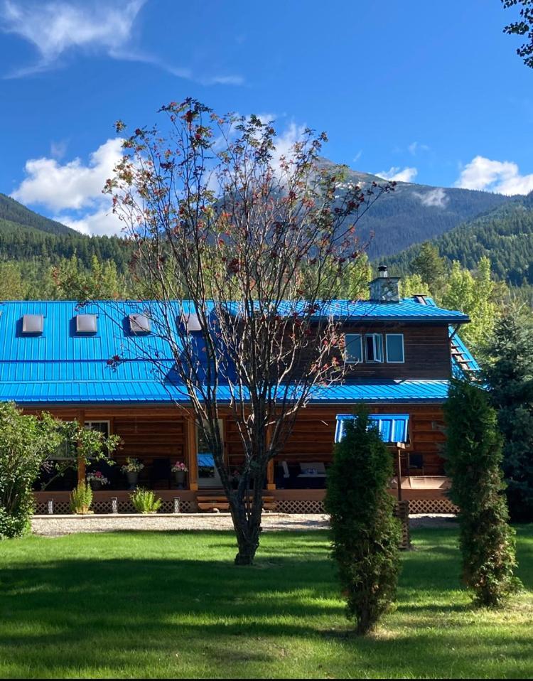 Cougar Mountain Lodge And Resort Cabin Rentals Valemount Exterior photo