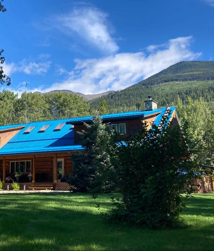Cougar Mountain Lodge And Resort Cabin Rentals Valemount Exterior photo
