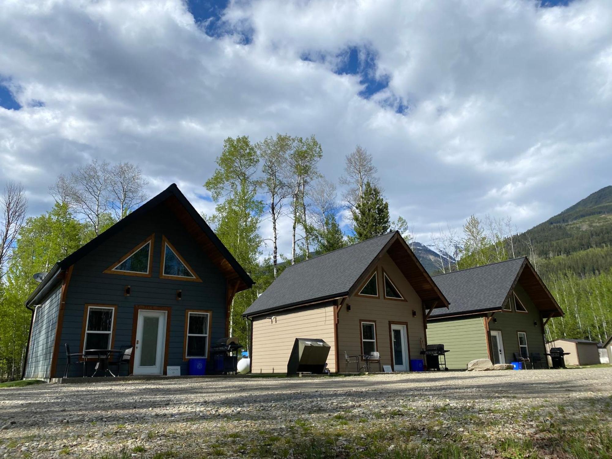 Cougar Mountain Lodge And Resort Cabin Rentals Valemount Exterior photo