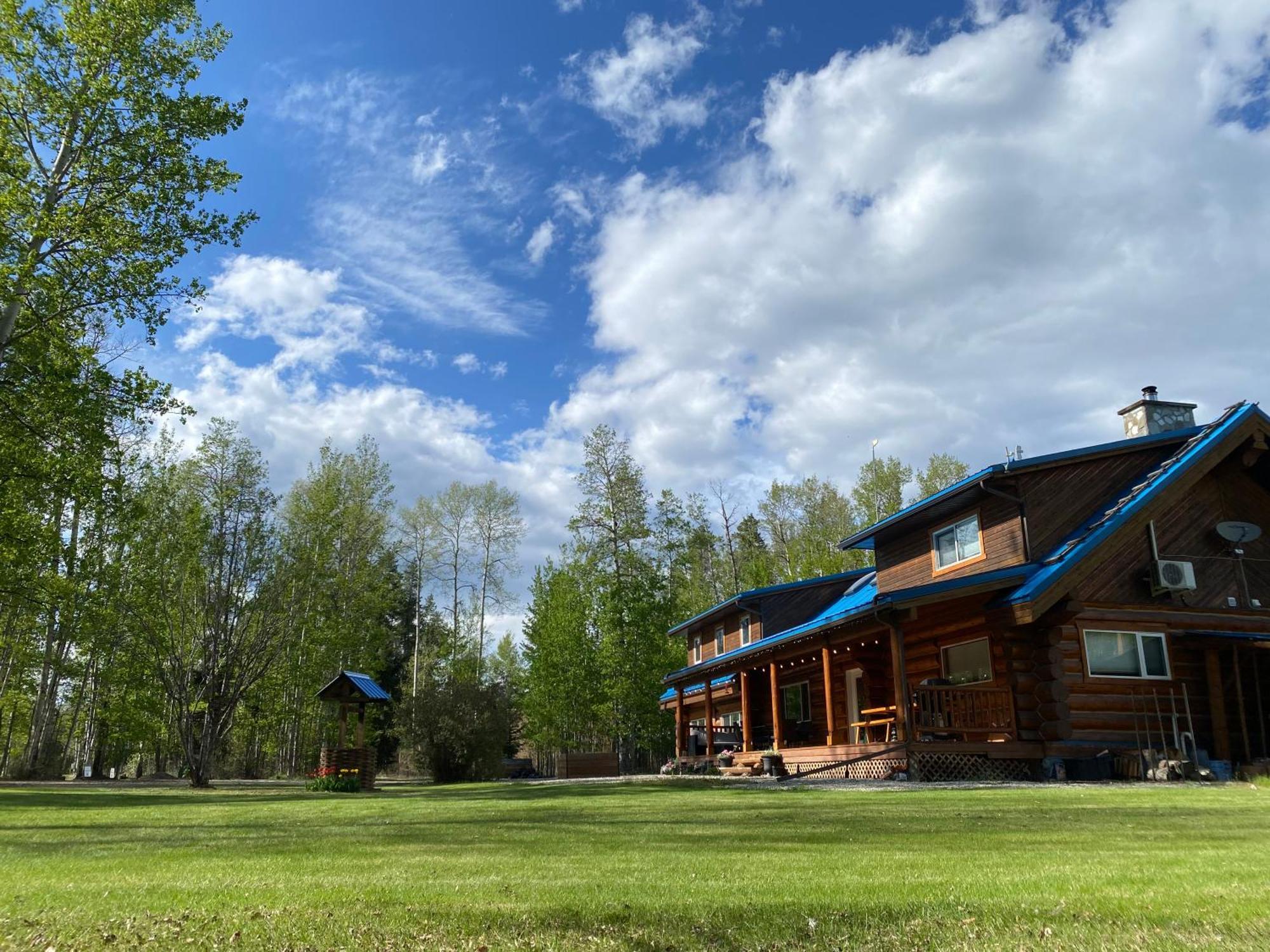 Cougar Mountain Lodge And Resort Cabin Rentals Valemount Exterior photo