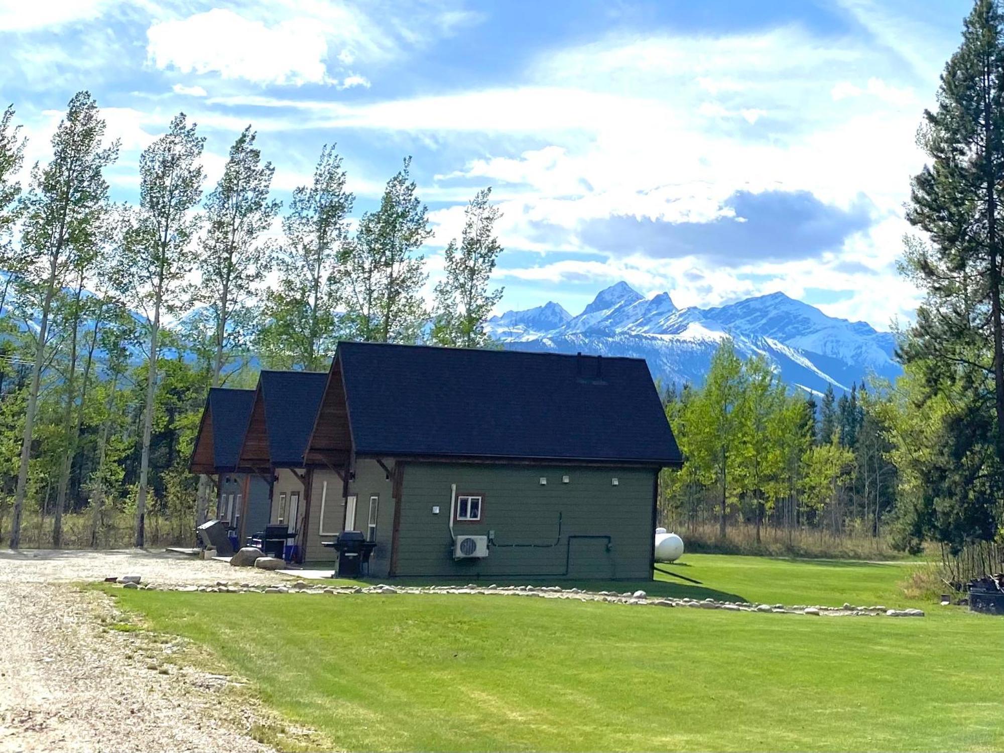 Cougar Mountain Lodge And Resort Cabin Rentals Valemount Exterior photo