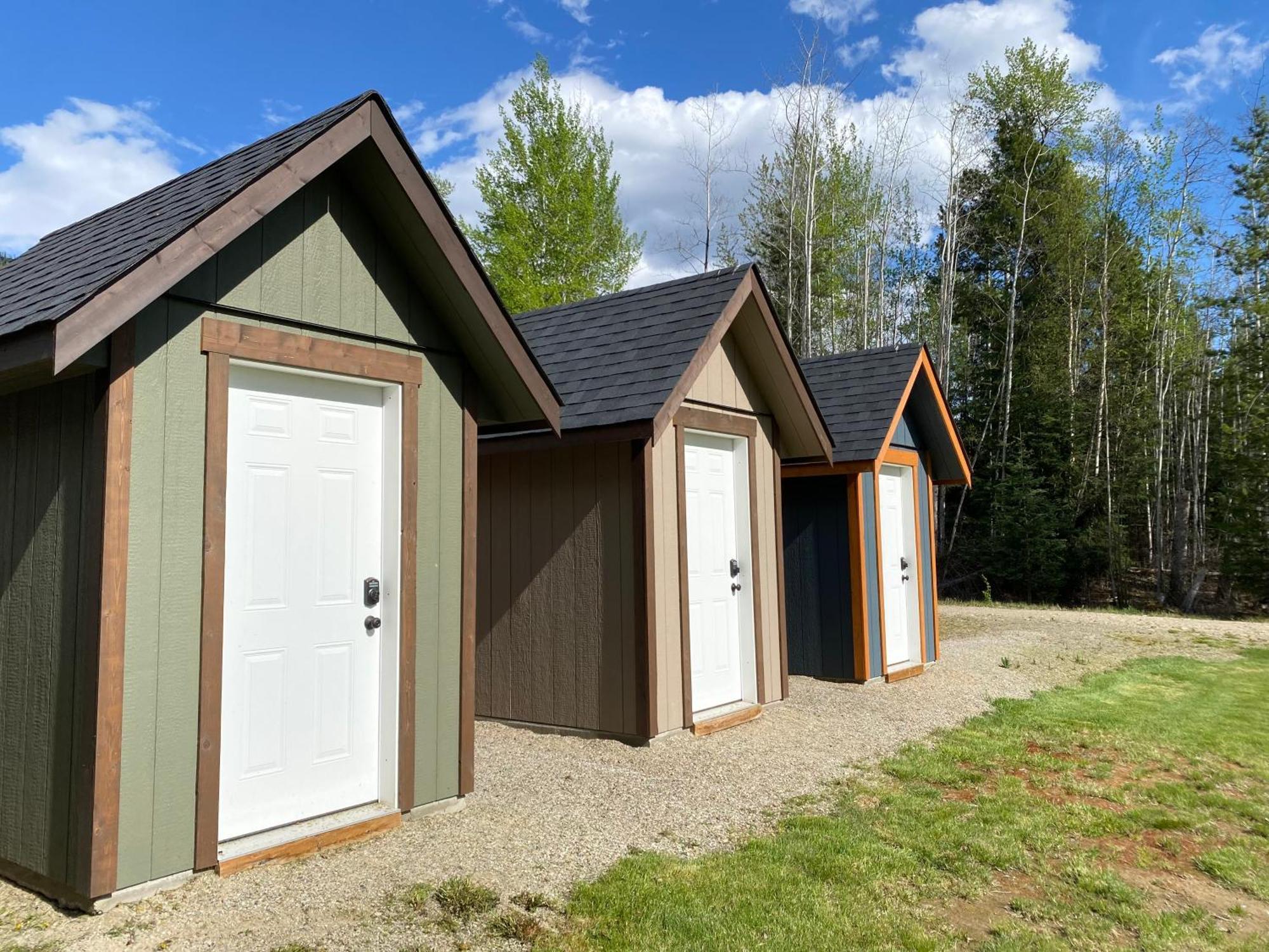 Cougar Mountain Lodge And Resort Cabin Rentals Valemount Exterior photo